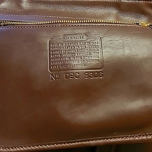 90s Vintage USA Coach 9306 Brown Leather Shopper Tote Bag Zip closure Pockets